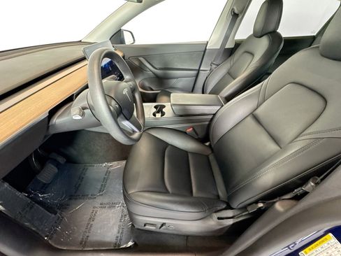 Used 2022 Tesla Model Y Long Range image 18