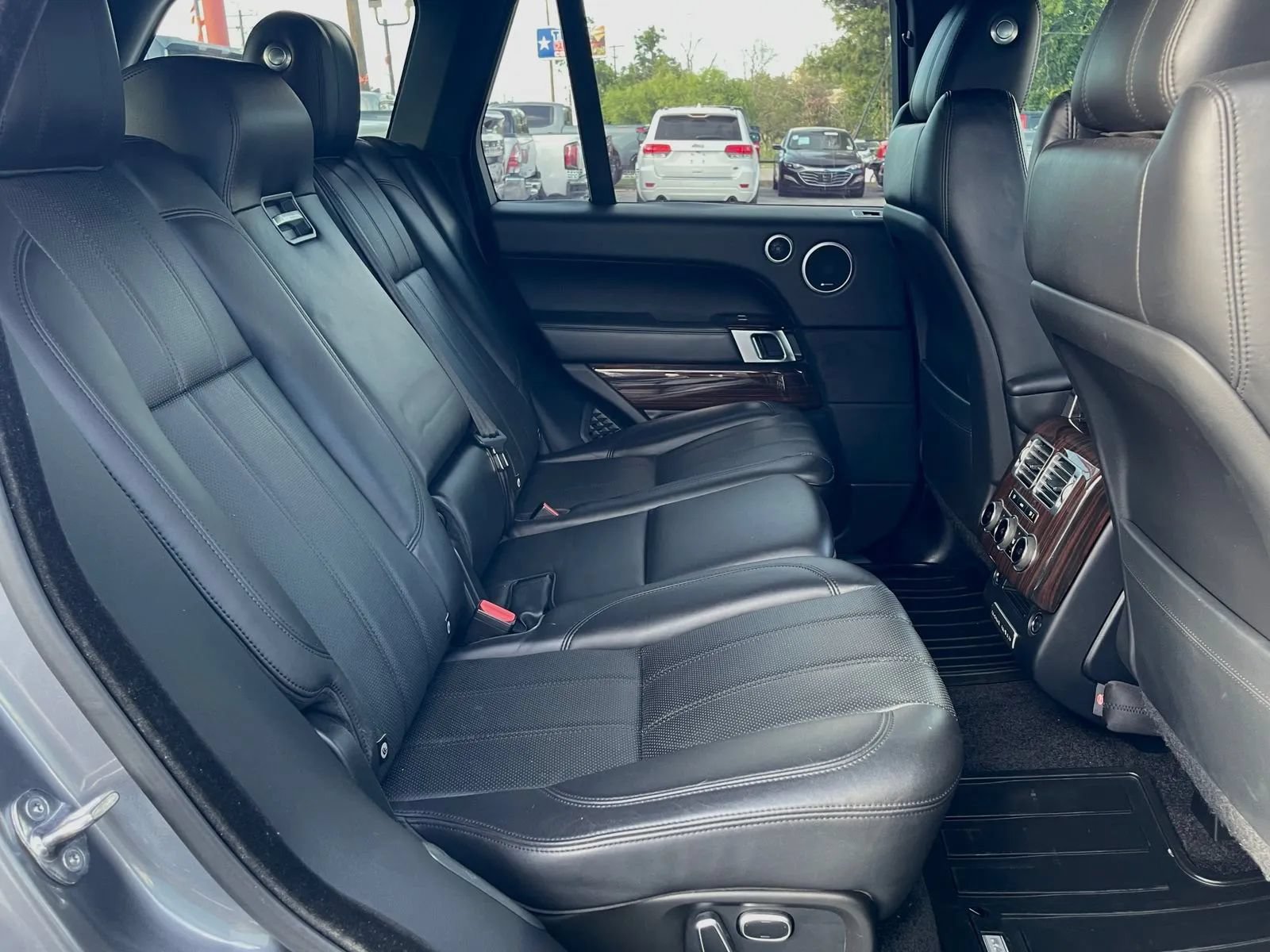 Used 2015 Land Rover Range Rover Supercharged AWD/4WD image 13