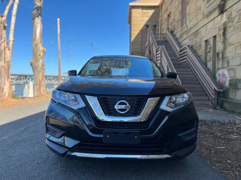 Used 2017 Nissan Rogue S FWD image 2