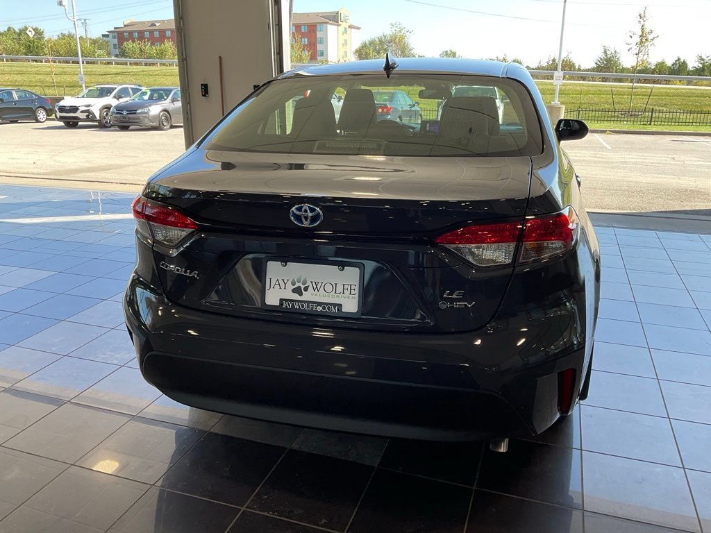 Certified 2025 Toyota Corolla LE FWD image 5