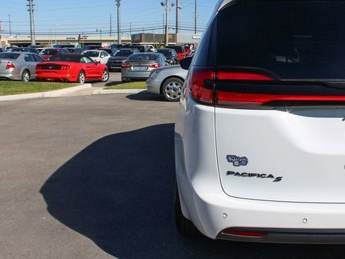 Used 2023 Chrysler Pacifica Limited w/ S Appearance Package image 53