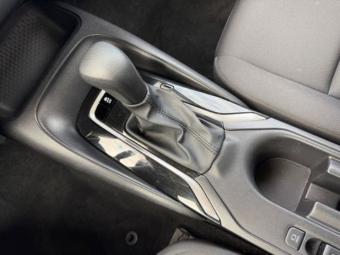 Used 2025 Toyota Corolla LE image 41