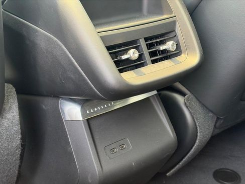 Used 2024 Cadillac Lyriq Tech AWD/4WD image 11
