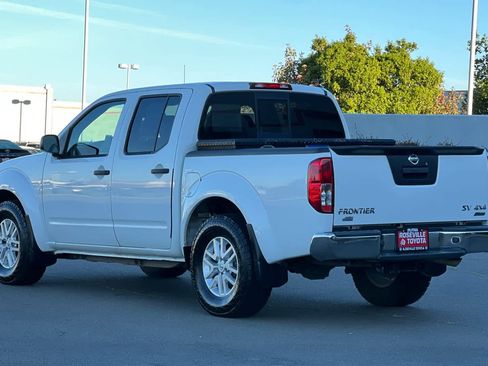 Used 2019 Nissan Frontier SV image 7