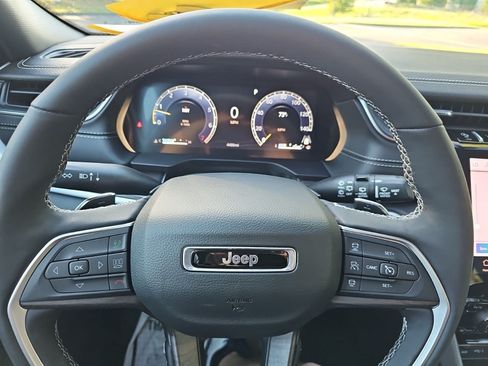 Used 2025 Jeep Grand Cherokee Limited AWD/4WD image 20