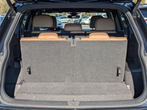 Used 2024 Volkswagen Tiguan SE image 13