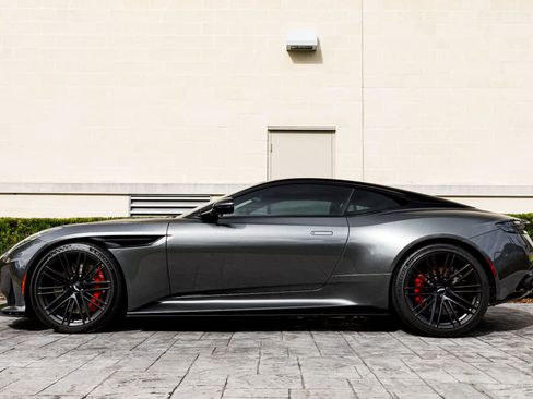 Used 2024 Aston Martin DB12 image 35