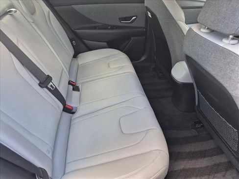 Used 2023 Hyundai Elantra Limited FWD image 17