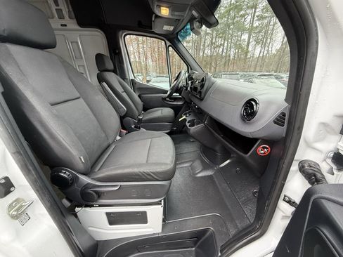 Used 2021 Mercedes-Benz Sprinter 2500 w/ Driver Convenience Package image 20