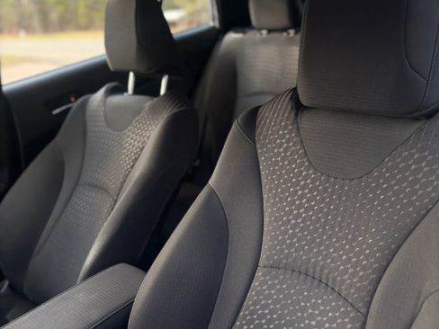 Used 2018 Toyota Prius Three image 9