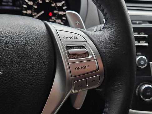 Used 2016 Nissan Altima 2.5 SR w/ LED Appearance Package image 19