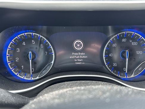Used 2022 Chrysler Pacifica Touring-L FWD image 8