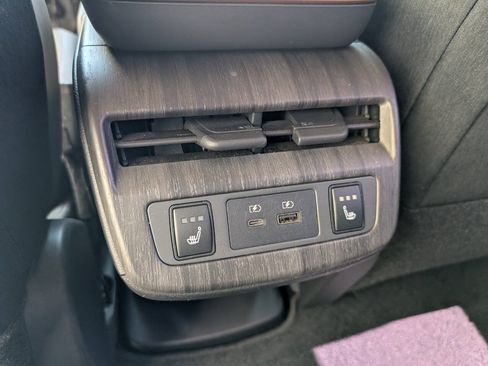 Used 2024 Nissan Ariya FWD image 11