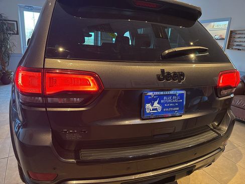 Used 2017 Jeep Grand Cherokee Altitude image 4