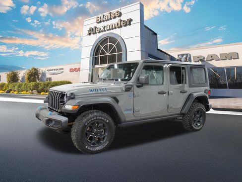 Used 2023 Jeep Wrangler Unlimited w/ Cold Weather Group AWD/4WD image 10