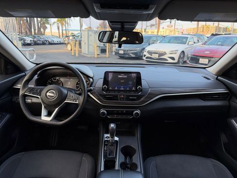 Used 2025 Nissan Altima 2.5 SV image 33