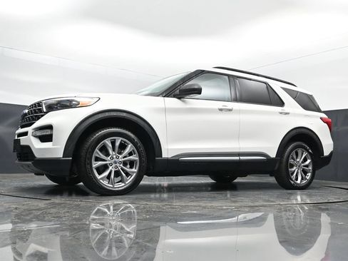 Used 2023 Ford Explorer XLT w/ Equipment Group 202A AWD/4WD image 24