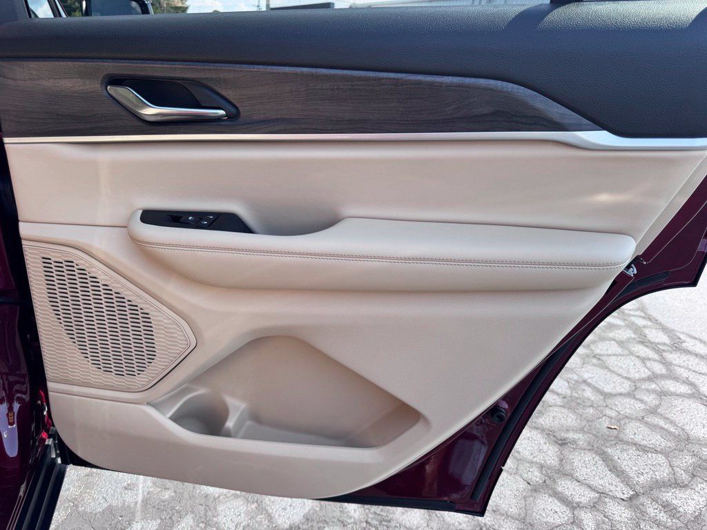 Used 2024 Jeep Grand Cherokee L Limited RWD image 30
