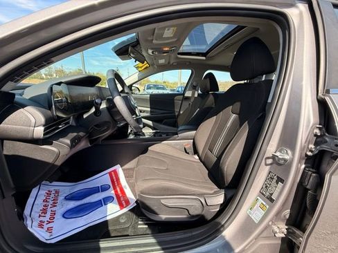 Used 2024 Hyundai Elantra SEL w/ Convenience Package FWD image 14