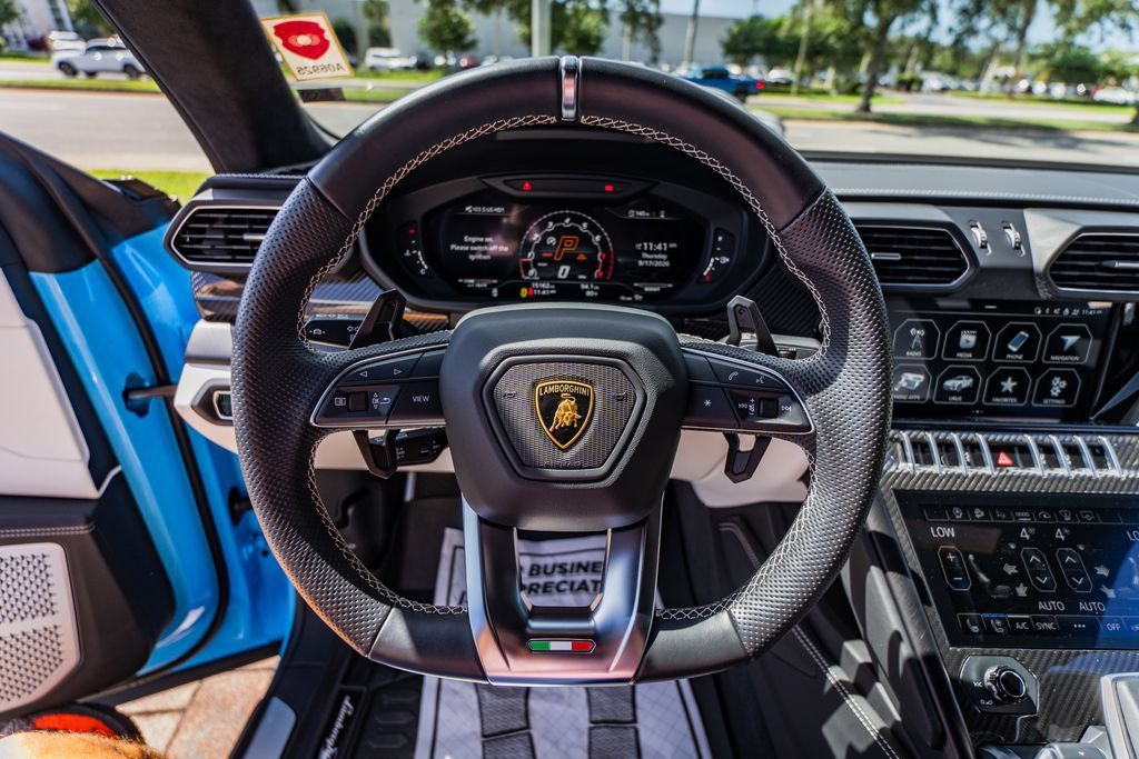Used 2022 Lamborghini Urus AWD/4WD image 22