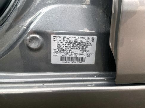 Used 2023 Nissan Versa SV image 6