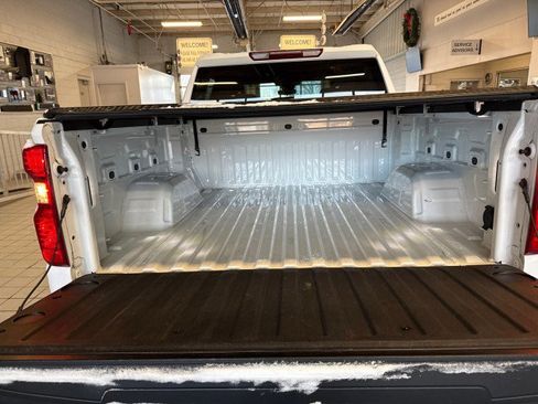 Used 2023 Chevrolet Silverado 1500 LT image 25