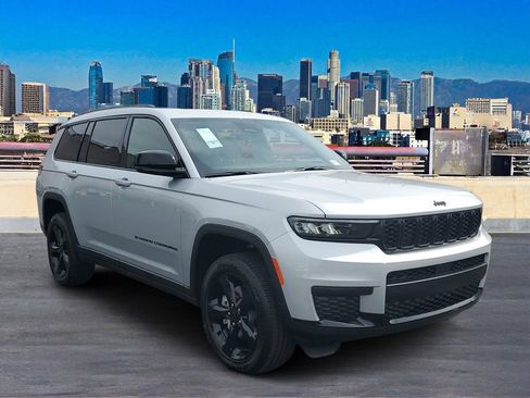 New 2025 Jeep Grand Cherokee L Altitude image 3