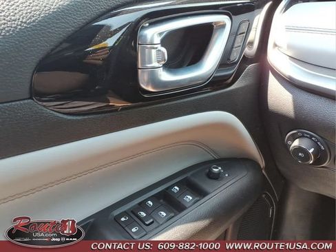 Used 2025 Jeep Compass Limited w/ Elite Group AWD/4WD image 28
