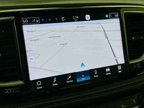 Used 2025 Chrysler Pacifica Limited FWD image 18