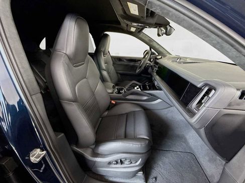 New 2026 Porsche Cayenne GTS image 21
