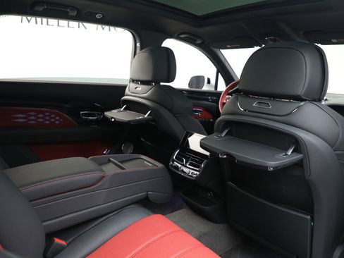 New 2025 Bentley Bentayga Extended Wheelbase image 24