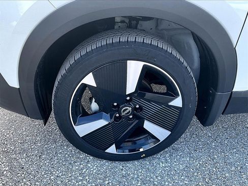 Used 2025 Nissan Kicks SR image 7