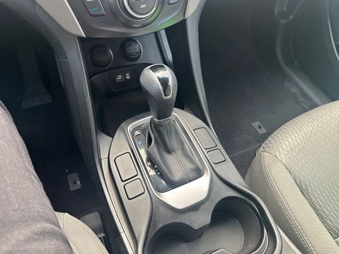 Used 2017 Hyundai Santa Fe SE FWD image 25