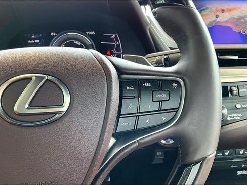 Used 2020 Lexus ES 300h Ultra Luxury w/ Accessory Package FWD image 17