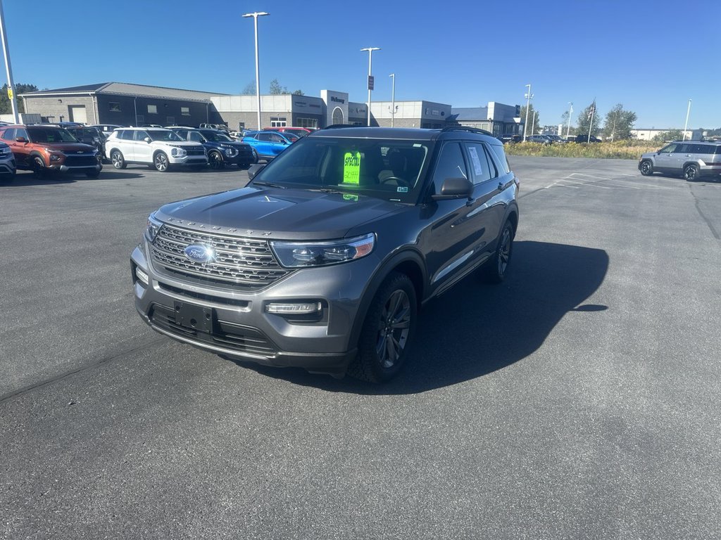 Used 2021 Ford Explorer XLT w/ Equipment Group 202A AWD/4WD image 4