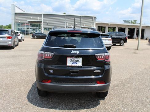 Used 2020 Jeep Compass Latitude FWD image 8