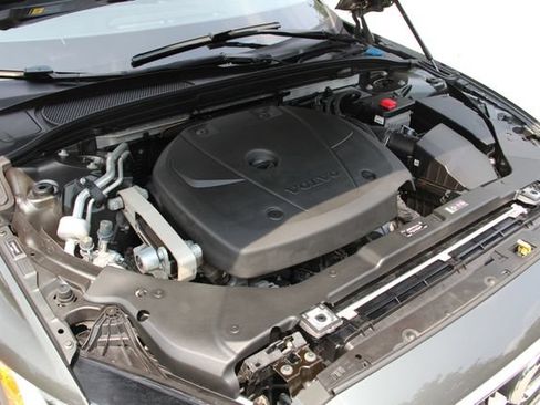 Used 2020 Volvo S60 T5 Momentum FWD image 15