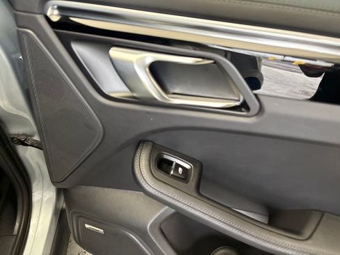Certified 2024 Porsche Macan AWD/4WD image 27