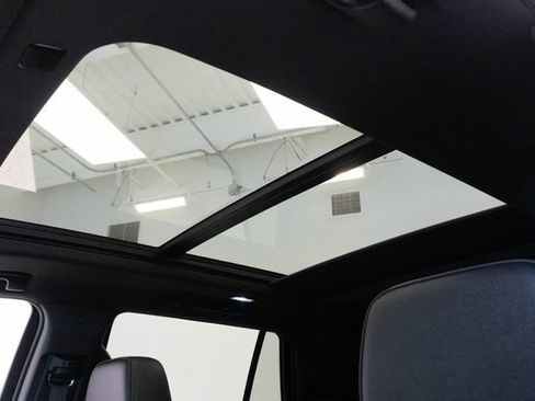 Used 2022 Chevrolet Tahoe RST w/ Luxury Package RWD image 5