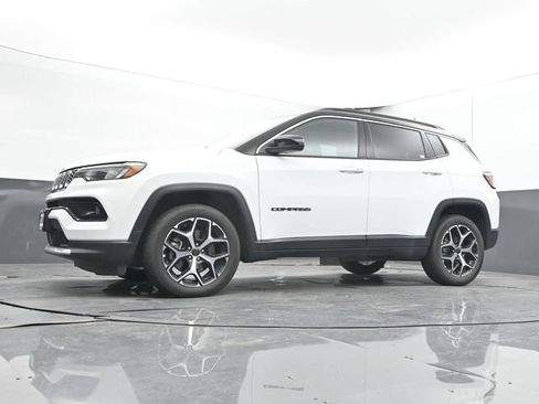 Used 2025 Jeep Compass Limited AWD/4WD image 47