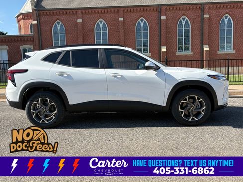 New 2026 Chevrolet Trax LT w/ LT Convenience Package FWD image 3