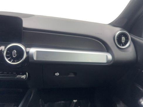 Used 2022 Mercedes-Benz GLB 250 w/ Premium Package Lite image 56