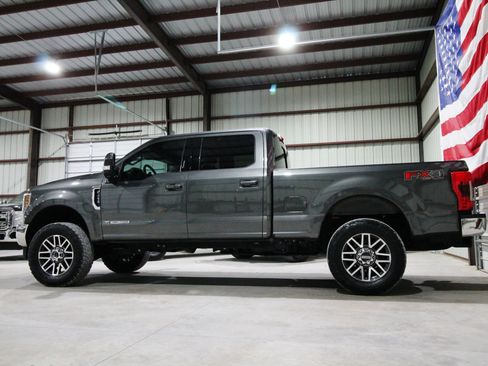 Used 2019 Ford F250 Lariat w/ Lariat Ultimate Package AWD/4WD image 6