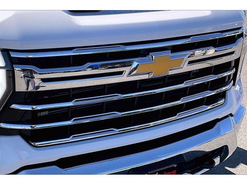 Used 2025 Chevrolet Silverado 3500 LTZ AWD/4WD image 32