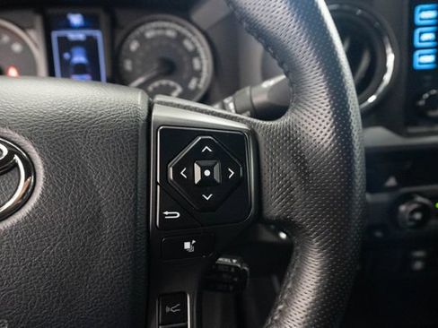 Used 2018 Toyota Tacoma TRD Sport AWD/4WD image 10