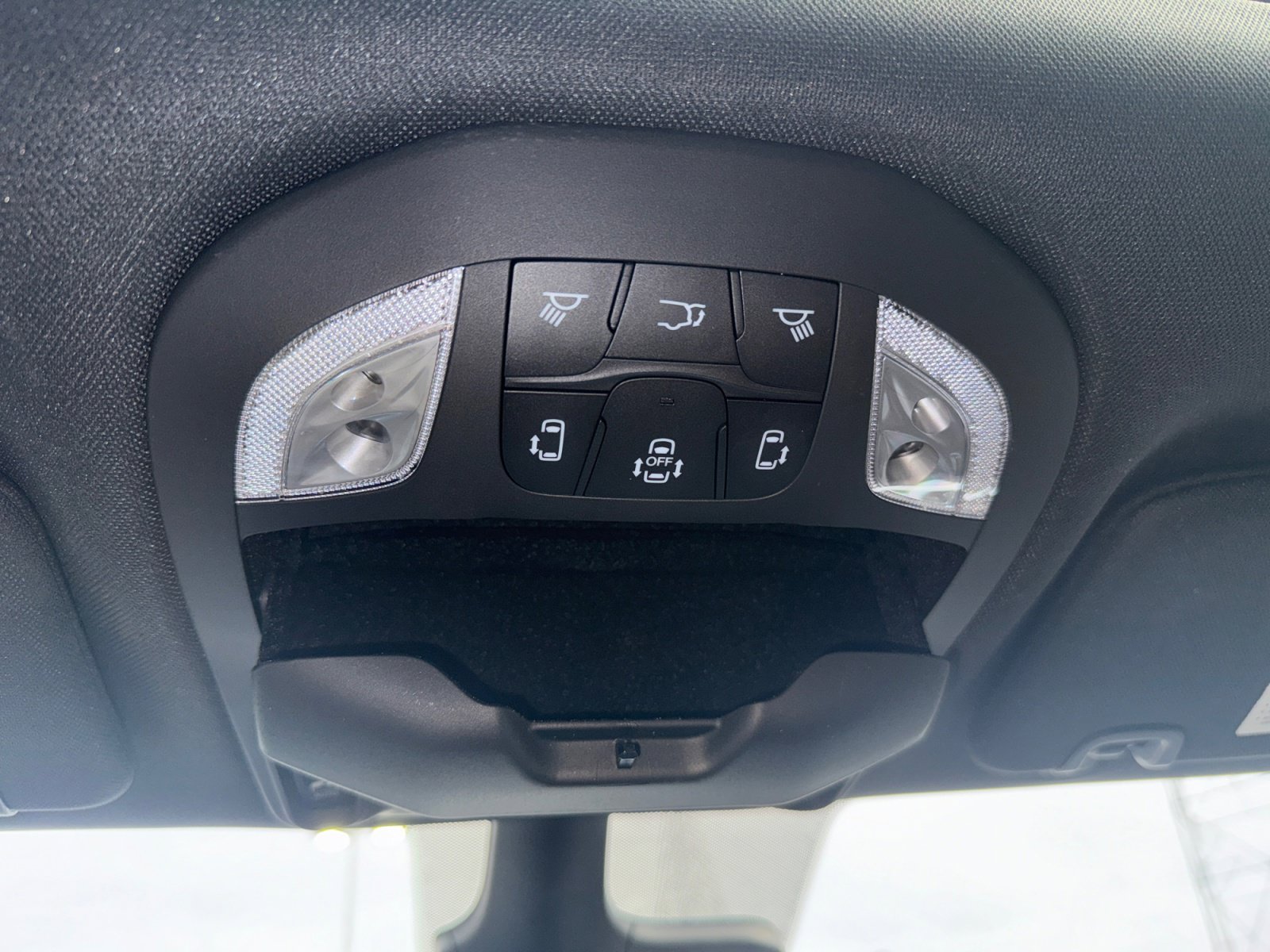 Used 2025 Chrysler Pacifica Limited AWD/4WD image 33