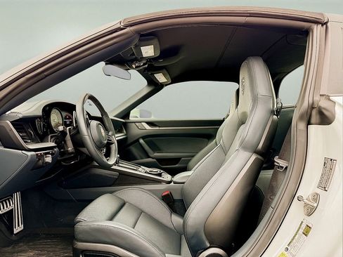 Used 2024 Porsche 911 Targa 4 w/ Premium Package image 17