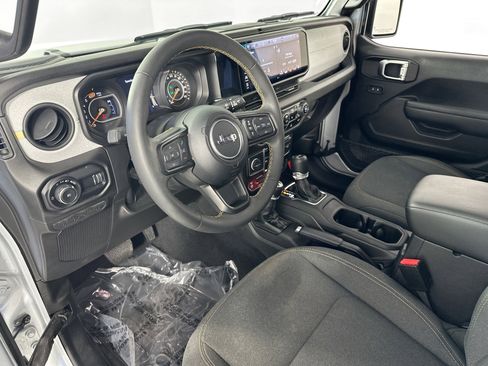 Used 2024 Jeep Wrangler Willys image 9