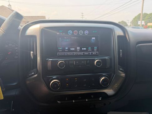 Used 2018 Chevrolet Silverado 2500 LT AWD/4WD image 15
