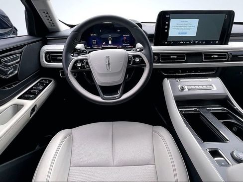 Used 2026 Lincoln Aviator 2WD image 10